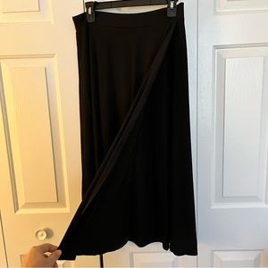 NWT Tahari - Wraparound look pull on skirt